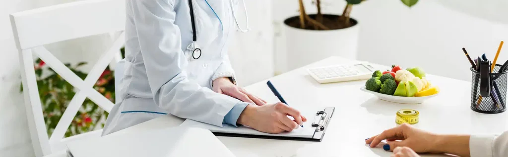 Dietitian writing a clear and robust PES Statement for nutrition diagnosis
